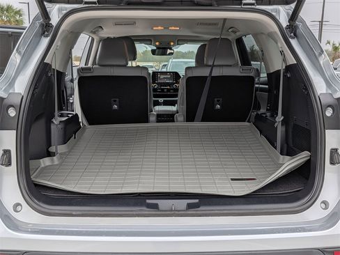 Used 2021 Toyota Highlander XLE image 28