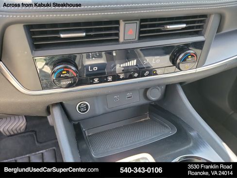 Used 2023 Nissan Rogue SV image 32