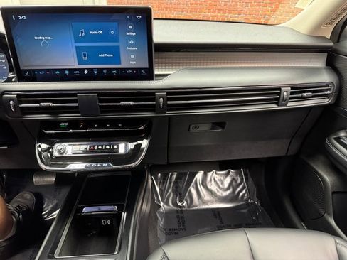 Used 2023 Lincoln Corsair AWD image 17