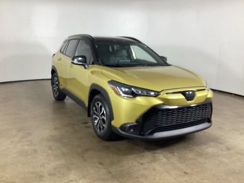 Used 2024 Toyota Corolla Cross AWD Hybrid w/ Moonroof Package image 3
