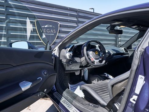 Used 2018 Ferrari 488 GTB image 32