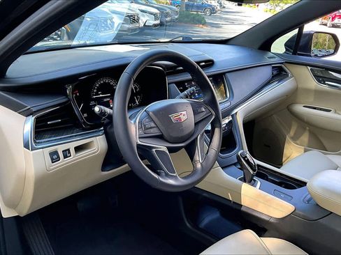 Used 2018 Cadillac XT5 FWD image 17