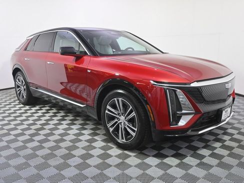 New 2026 Cadillac Lyriq Luxury w/ LPO, Floor Liner Package AWD/4WD image 8