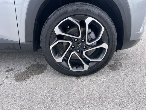 Used 2025 Chevrolet Trax RS w/ Sunroof Package image 12