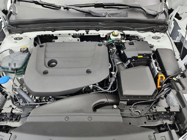 New 2026 Volvo XC40 B5 Plus w/ Protection Package Premier AWD/4WD image 40