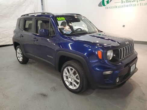 Used 2019 Jeep Renegade Latitude w/ Popular Equipment Group AWD/4WD image 9