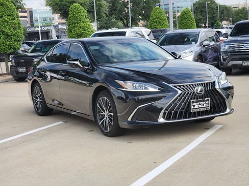 Used 2025 Lexus ES 350 w/ Premium Package image 3