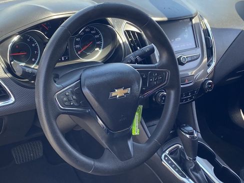 Used 2017 Chevrolet Cruze LT FWD image 21