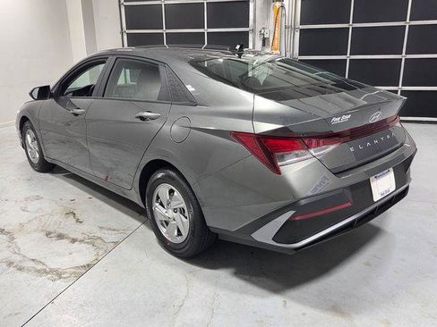 New 2026 Hyundai Elantra SE FWD image 8
