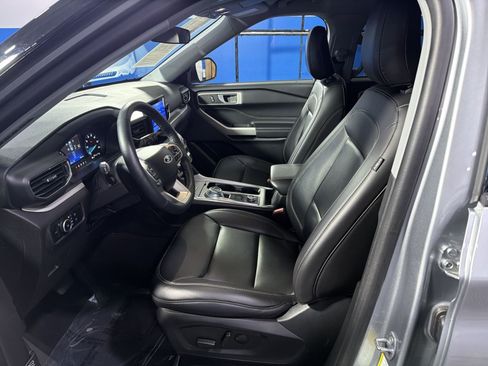 Used 2024 Ford Explorer XLT w/ Equipment Group 202A AWD/4WD image 25