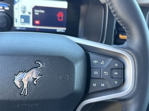Used 2023 Ford Bronco Badlands image 25