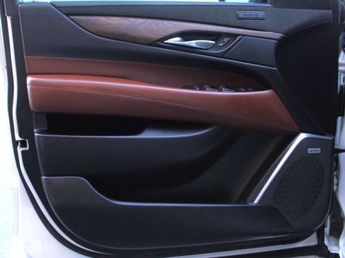 Used 2019 Cadillac Escalade ESV Premium Luxury image 21