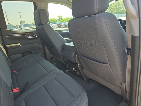 Used 2023 Chevrolet Silverado 1500 LT AWD/4WD image 15