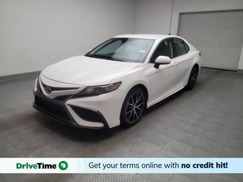 Used 2021 Toyota Camry SE image 1
