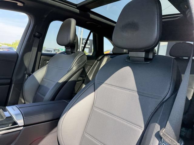 Used 2023 Mercedes-Benz GLC 300 4MATIC image 9