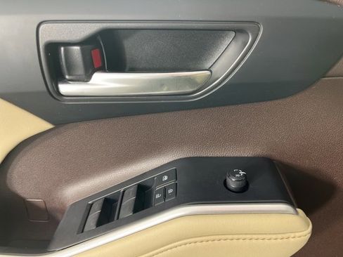 Certified 2022 Toyota Highlander XLE image 26