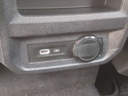 Used 2022 Volkswagen Tiguan SE w/ Panoramic Sunroof Package FWD image 18