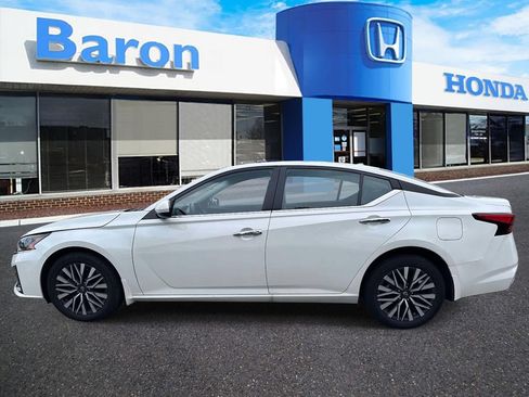Used 2024 Nissan Altima 2.5 SV w/ SV Premium Package AWD/4WD image 3