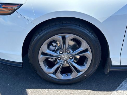 Used 2023 Honda Accord EX image 11