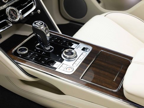 Used 2024 Bentley Flying Spur Azure AWD/4WD image 26
