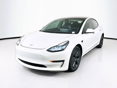 Used 2021 Tesla Model 3 Standard Range Plus image 3