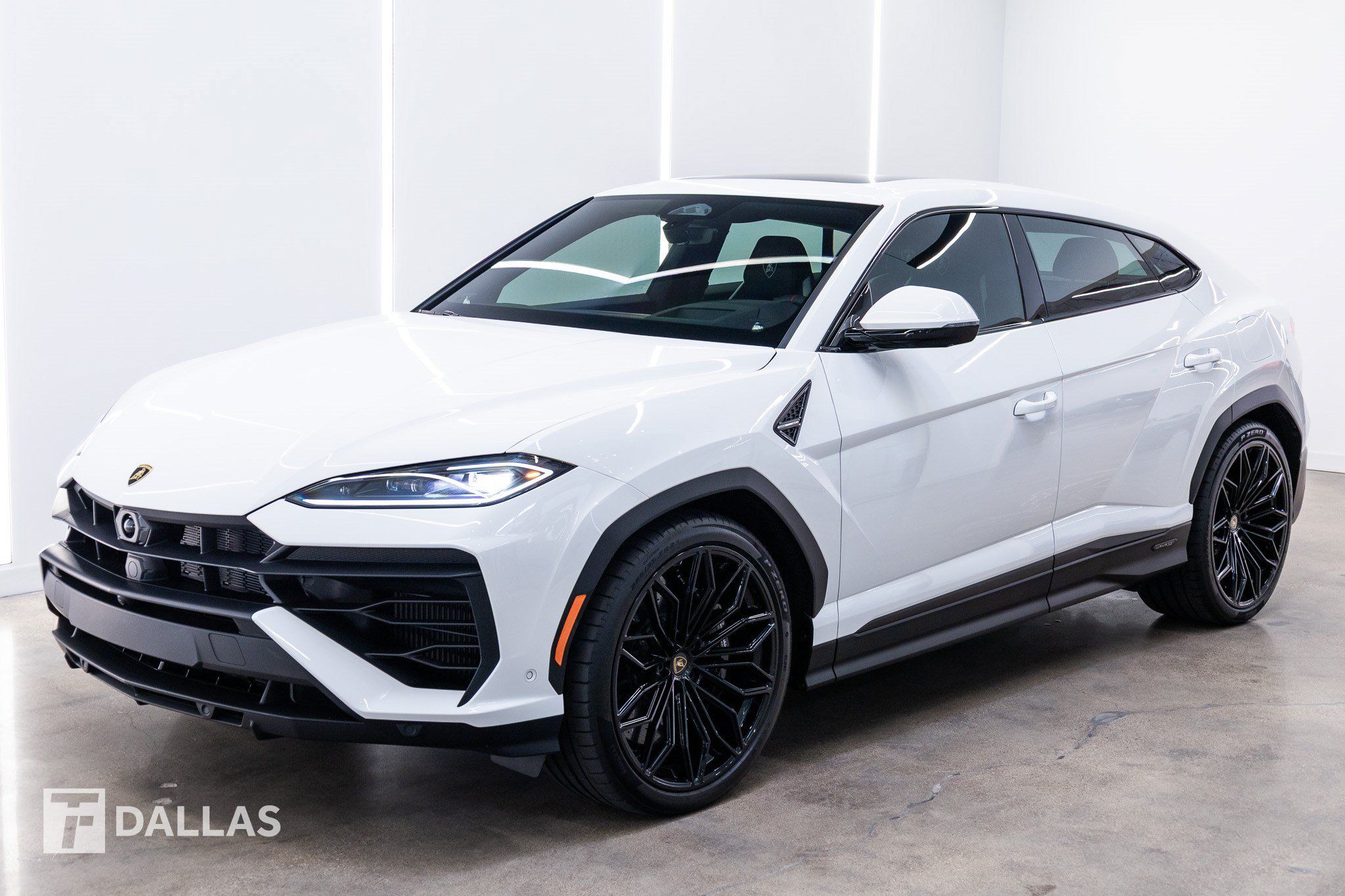 Used 2026 Lamborghini Urus SE AWD/4WD image 2