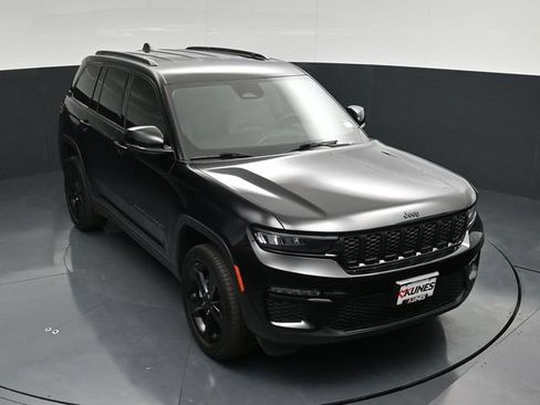 Used 2023 Jeep Grand Cherokee Limited w/ Black Appearance Package AWD/4WD image 51