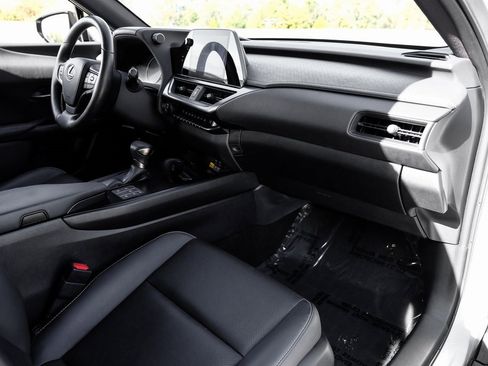 Used 2023 Lexus UX 250h FWD w/ Premium Package image 17