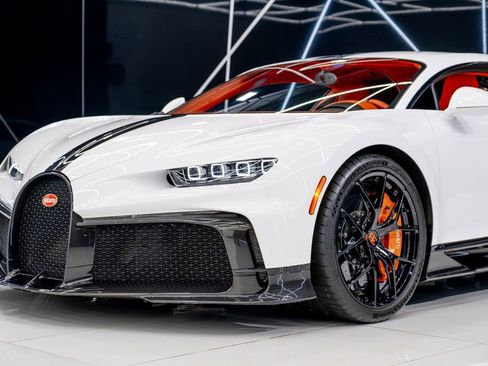 Used 2022 Bugatti Chiron Pur Sport image 4