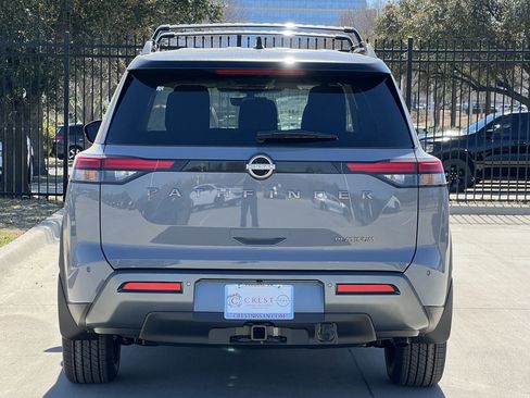 New 2026 Nissan Pathfinder Platinum FWD image 5