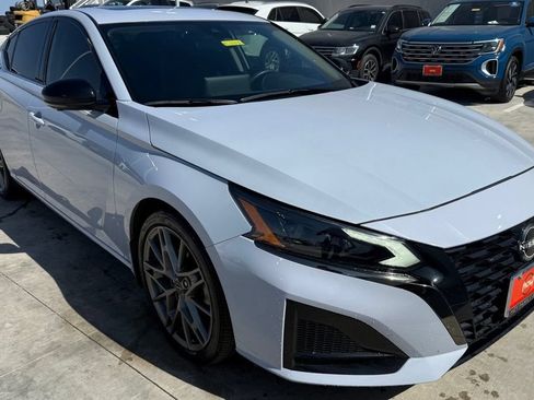 Used 2024 Nissan Altima 2.0 SR FWD image 3