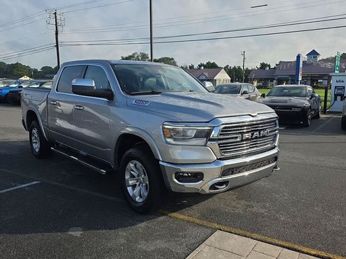 Used 2022 RAM 1500 Laramie AWD/4WD image 4