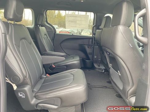 New 2026 Chrysler Pacifica Select image 7