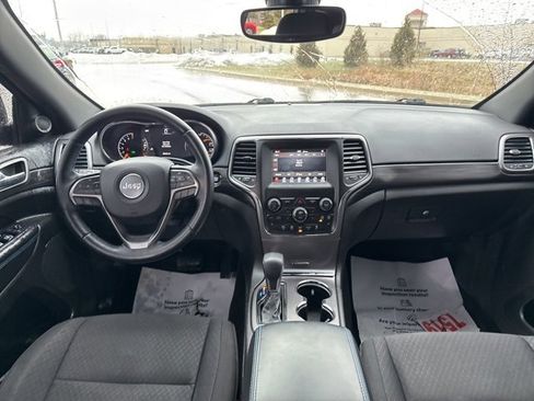 Used 2019 Jeep Grand Cherokee Laredo image 32