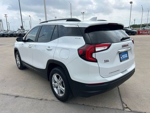 Used 2024 GMC Terrain SLE w/ Driver Convenience Package FWD image 5