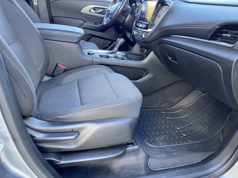 Used 2020 Chevrolet Traverse LT image 17