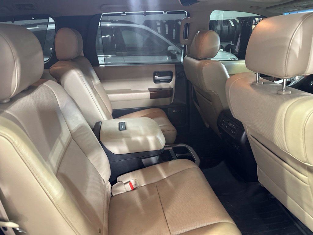 Used 2017 Toyota Sequoia Platinum RWD image 17