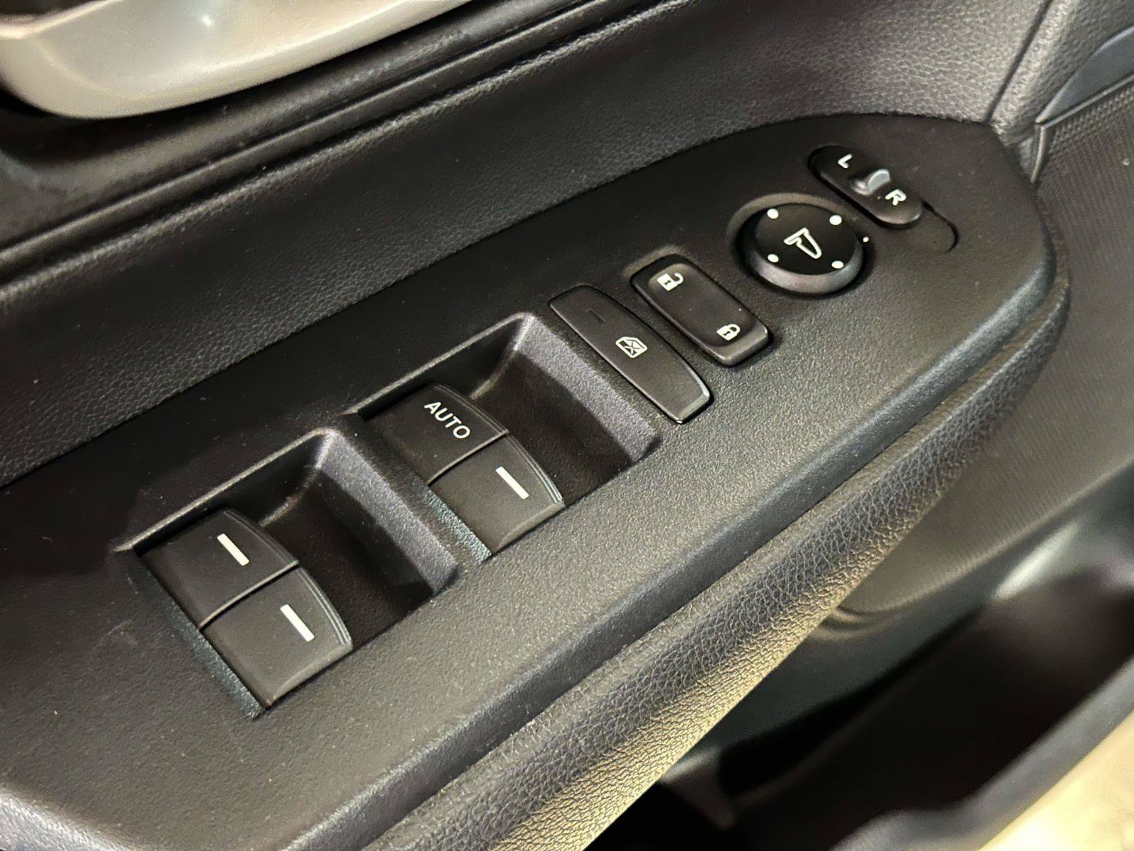 Used 2019 Honda CR-V LX image 18