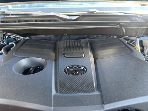 Used 2022 Toyota Tundra SR5 w/ SR5 Convenience Package image 24