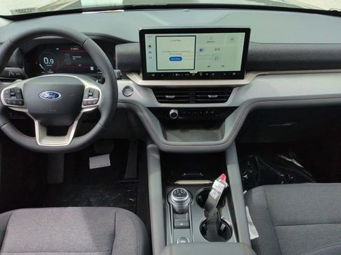 New 2025 Ford Explorer Active image 15