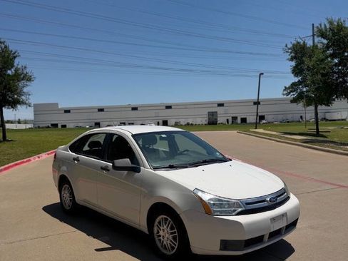 Used 2011 Ford Focus SE w/ 201A Rapid Spec Order Code FWD image 2