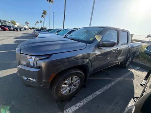 Used 2023 Nissan Frontier SV w/ SV Convenience Package RWD image 2