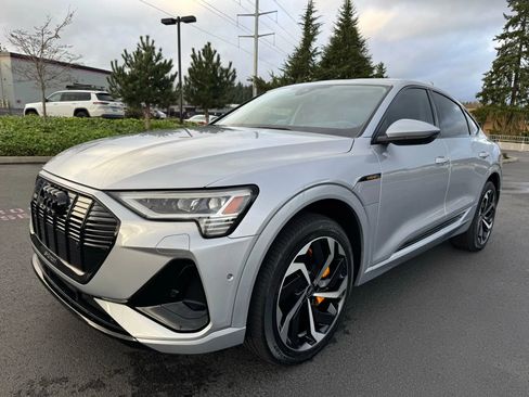 Used 2022 Audi e-tron Premium Plus w/ Premium Plus Package image 4