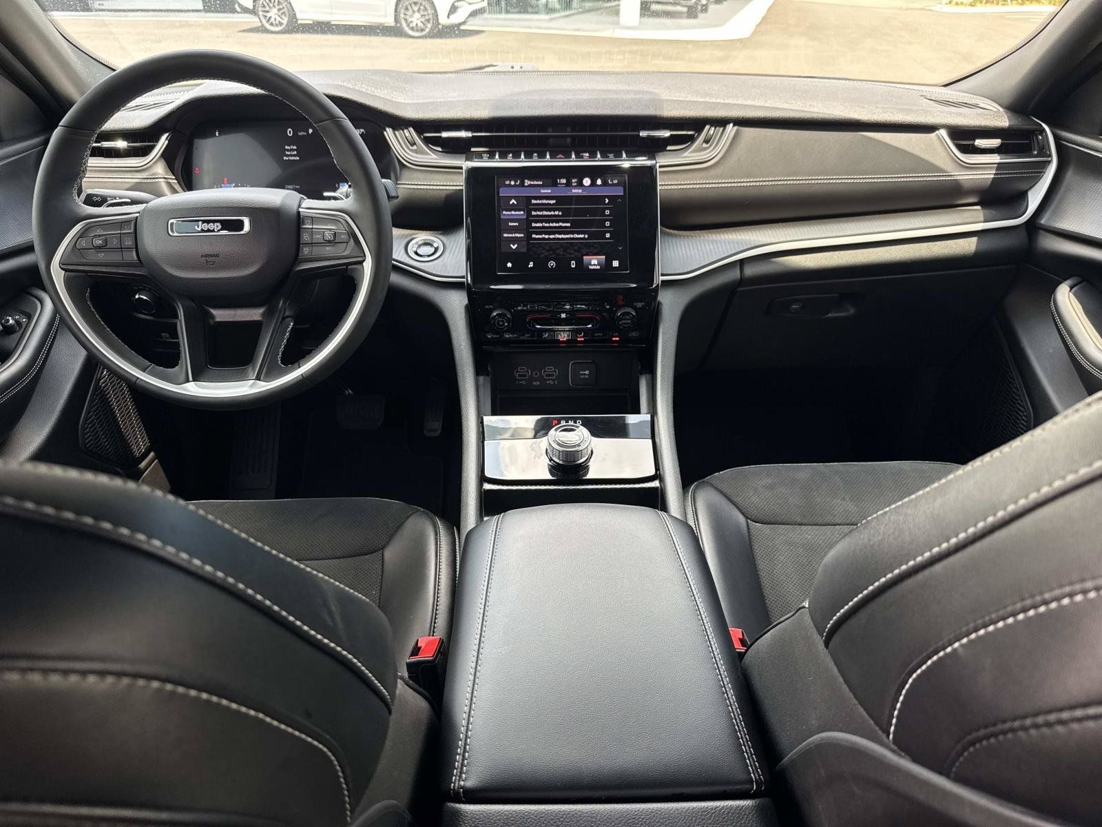 Used 2024 Jeep Grand Cherokee Altitude RWD image 17