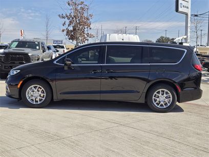 New 2026 Chrysler Pacifica Select