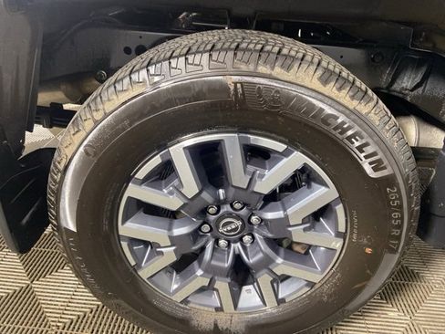 Used 2025 Nissan Frontier SL image 25
