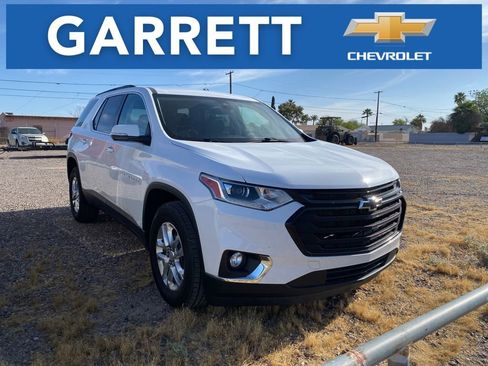 Used 2021 Chevrolet Traverse LT image 1