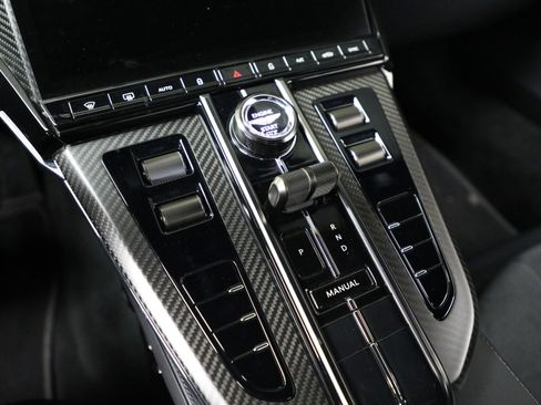 Used 2025 Aston Martin V8 Vantage Coupe image 20