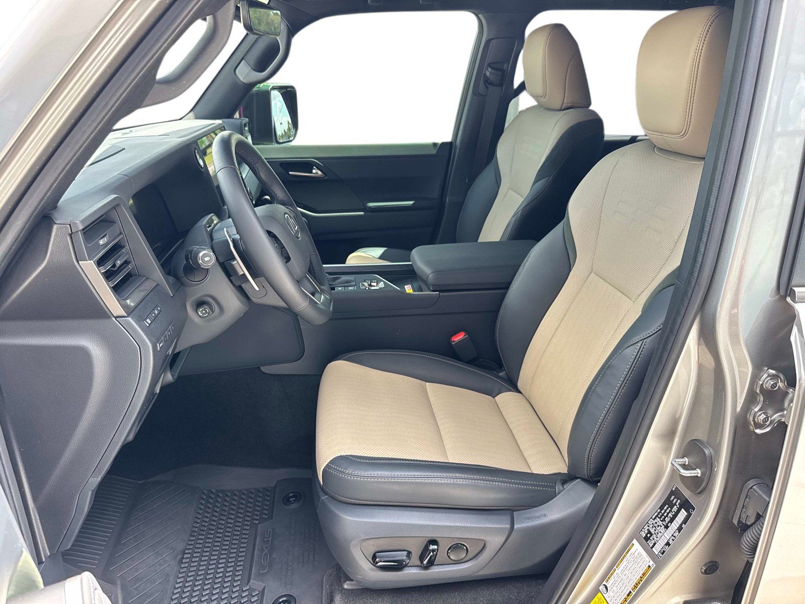 Used 2025 Lexus GX 550 w/ Accessory Package (CT) AWD/4WD image 22