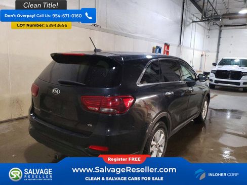 Used 2019 Kia Sorento AWD V6 image 4